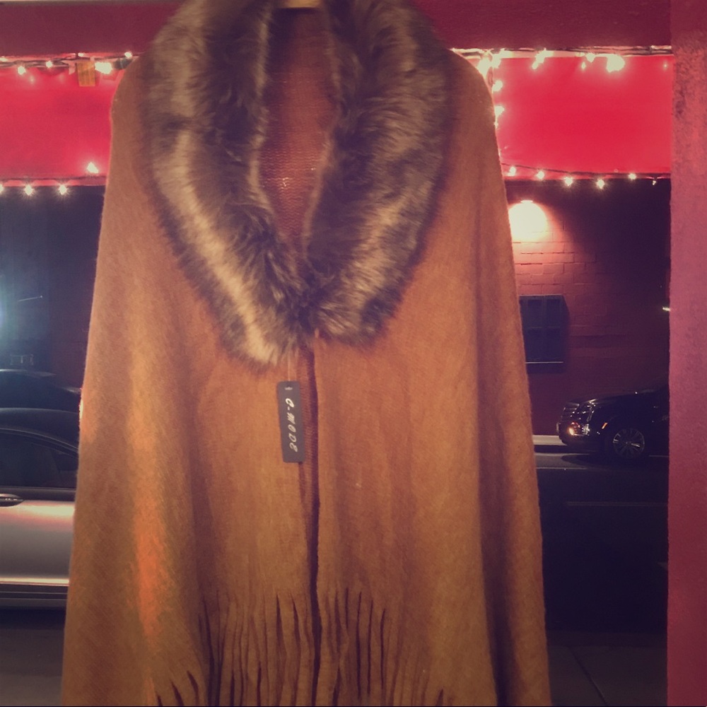 Casual long PANCHO Fringe trim, faux fur neckline - Picture 2 of 3